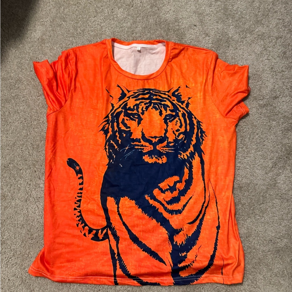 Orange and blue tiger shirt. Size 3XL—fits more like 2XL . Like new condition